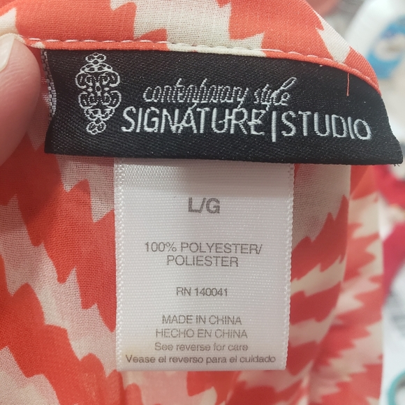 Signature Studio l Henley vneck button tab dramatic sleeve semisheer chevron - Picture 6 of 7